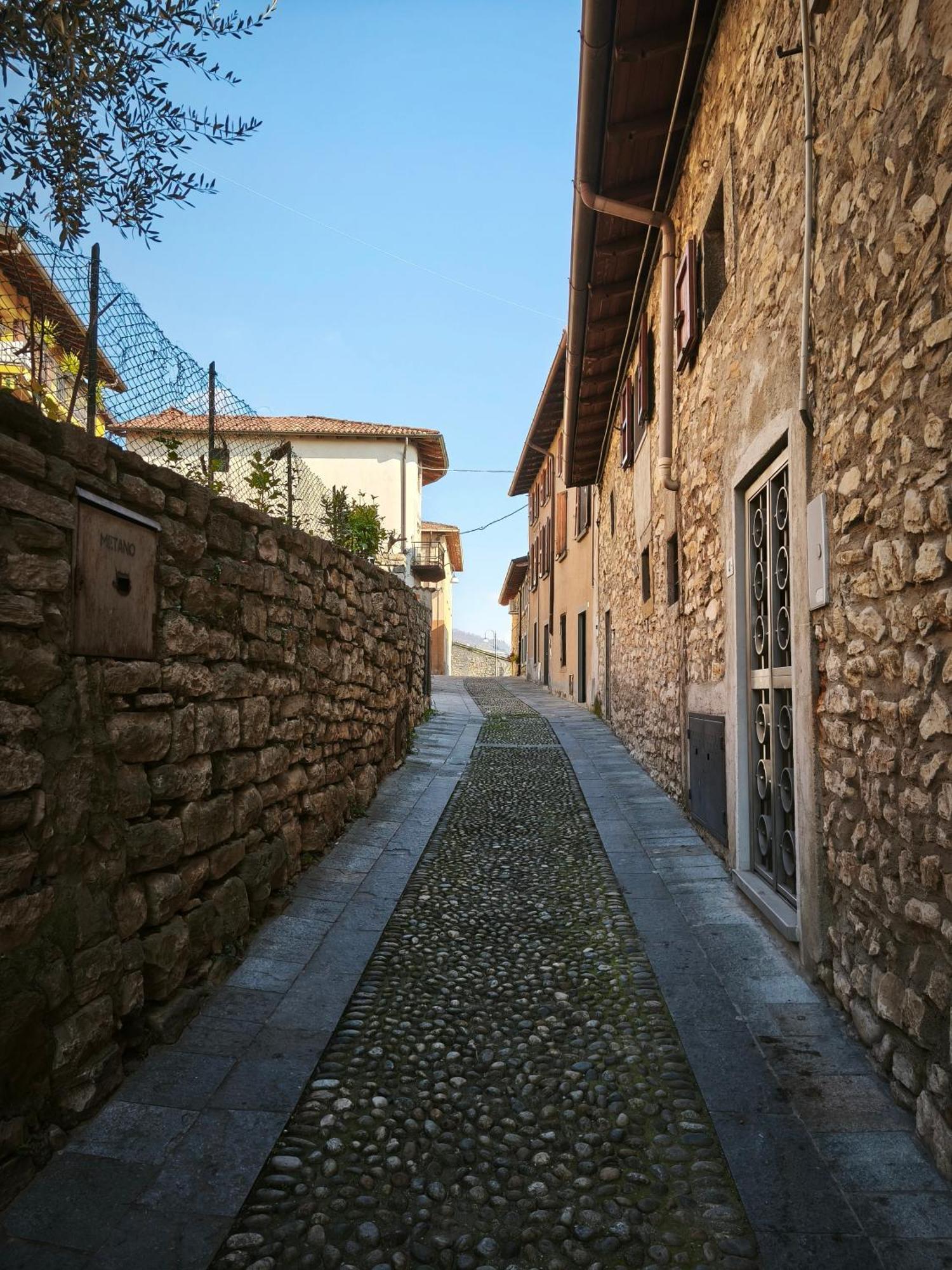 Il Piazzolo, Un Angolo Di Storia Carobbio degli Angeli Esterno foto